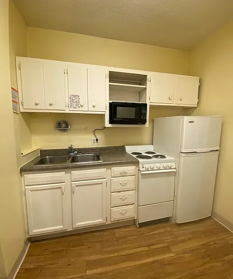618 10th Ave N #2 — Photo 8