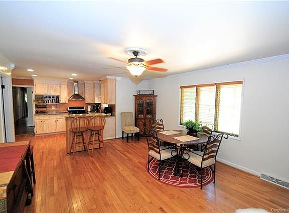 5th image of 916 Pierce Ave