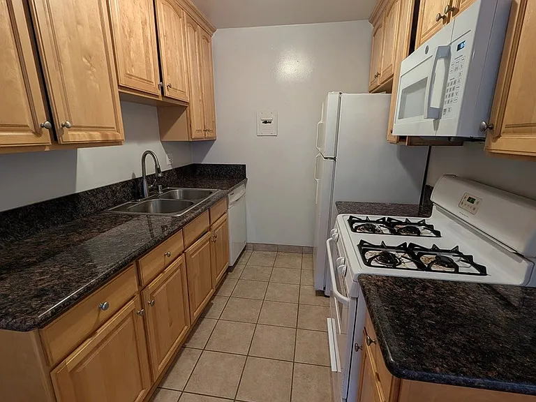 1852 N Wilton Pl #5 — Photo 10