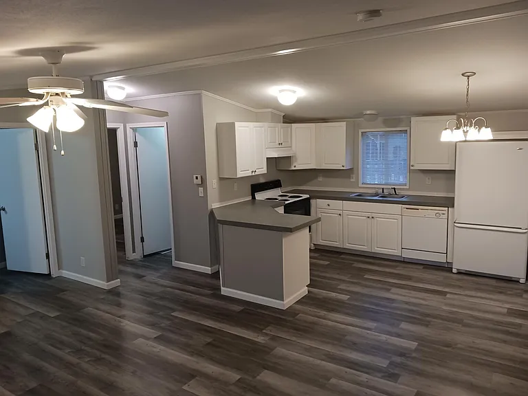 904 Home St — Photo 2