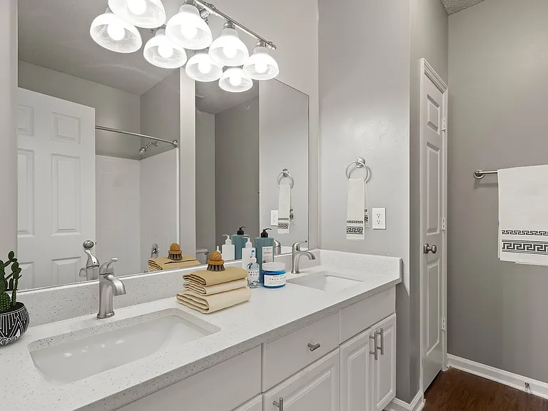 Double Square Sinks & Linen Closet