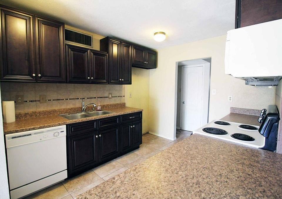 1st image of 807 Sunny Slope Dr