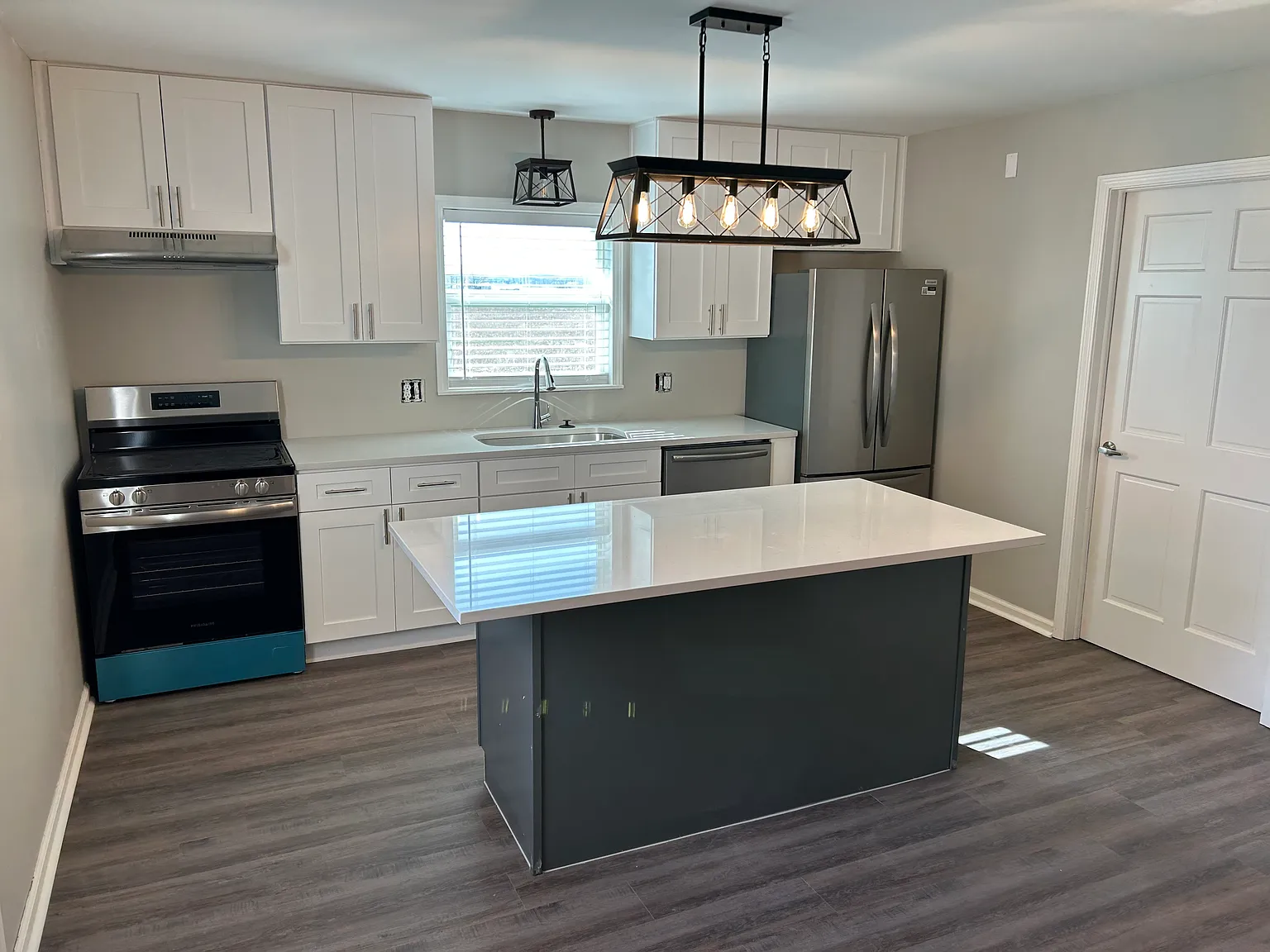 3 bed, 2288 sqft, $1,900 — Photo 4