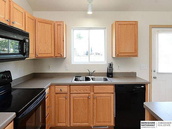 4th image of 16133 Cottonwood St