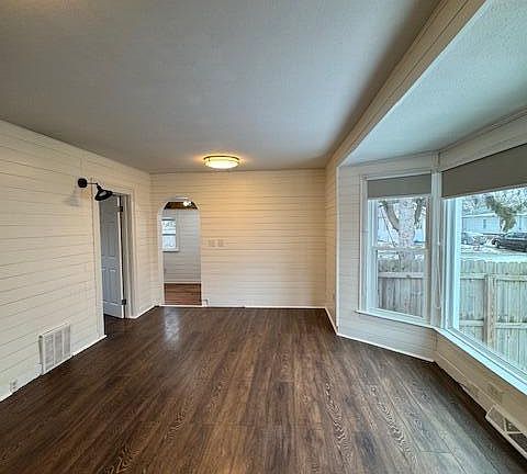 4th image of 3819 Loraine Ave SW