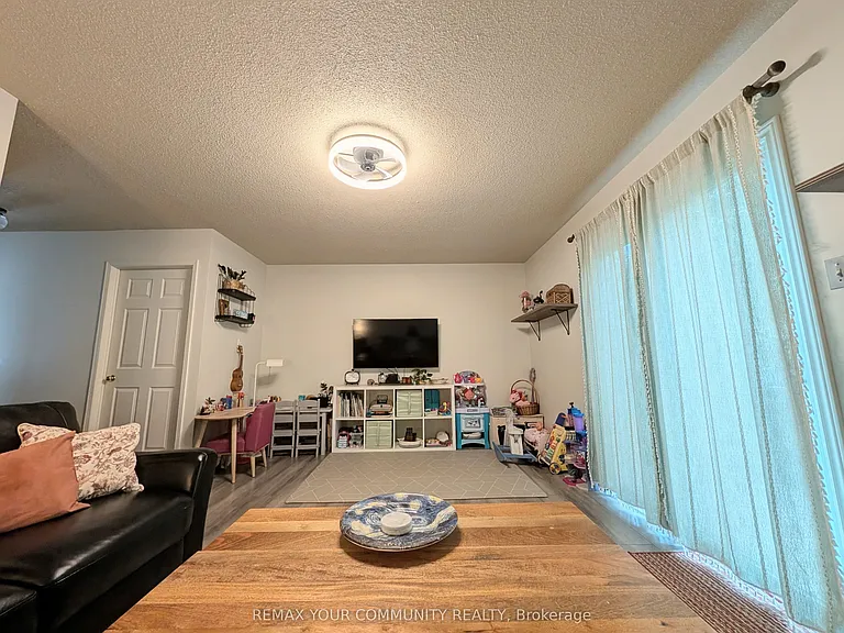 507 Pineview Gdns — Photo 8
