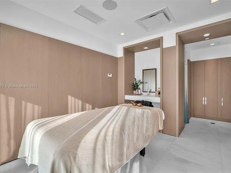 700 NE 26th Ter #3204 — Photo 10