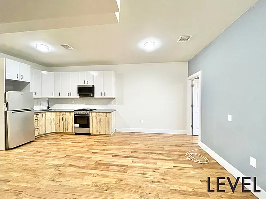 Rented by Level Group | media 4