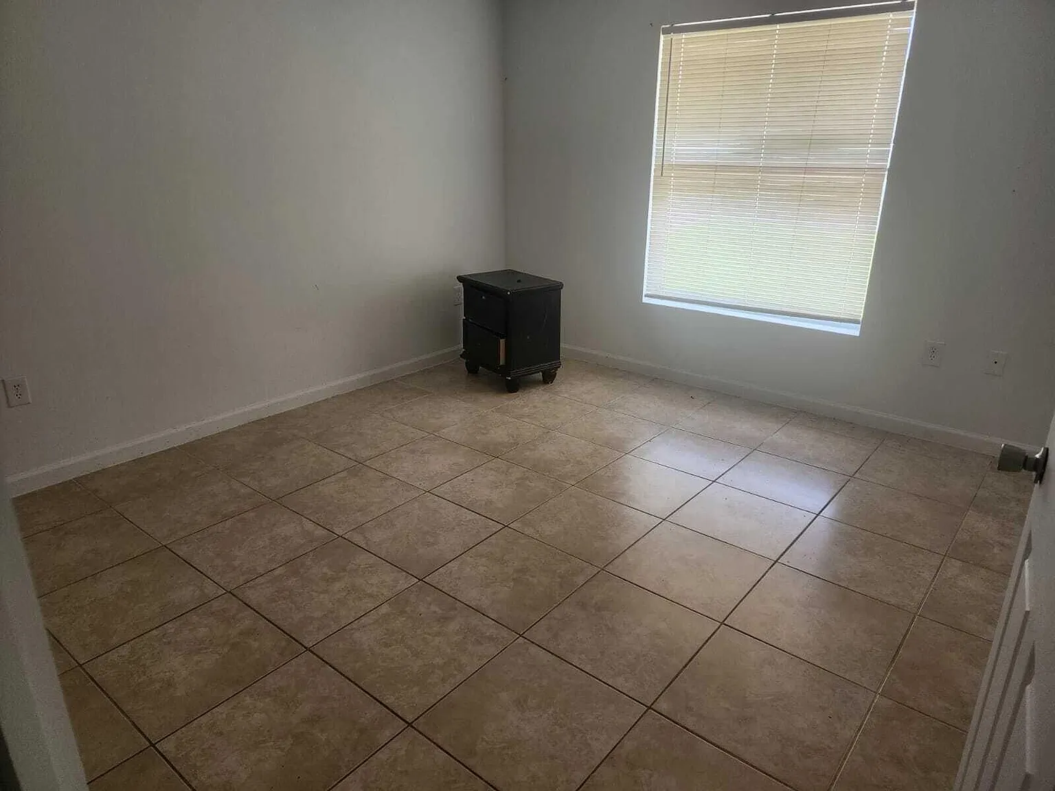 4 bed, 3.0 bath, 1888 sqft, $2,400 — Photo 3