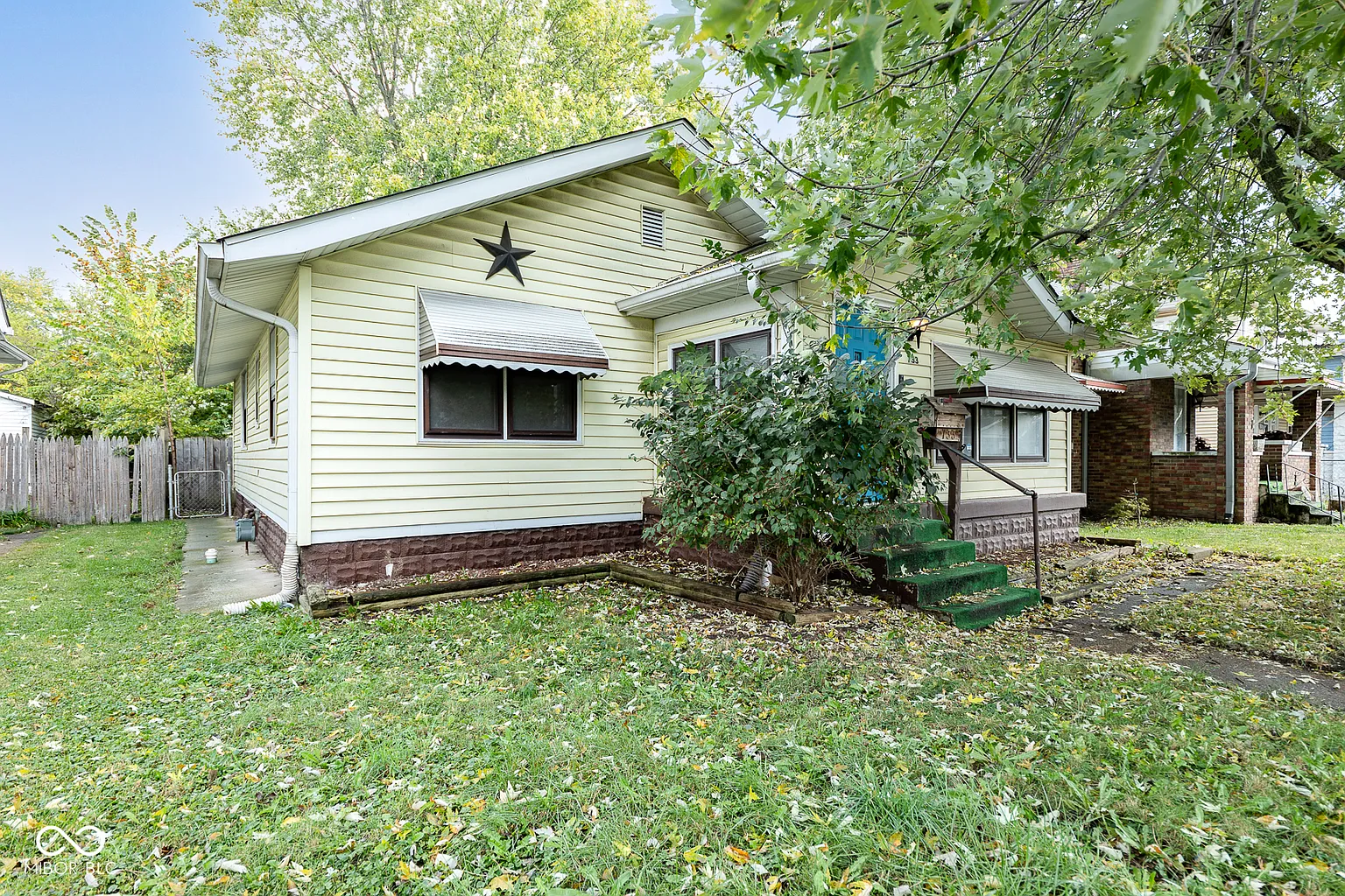 733 N Chester Ave photo 1