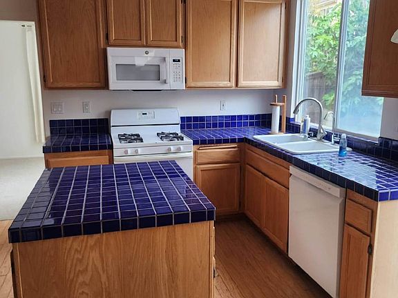 5th image of 2386 Taos Ave