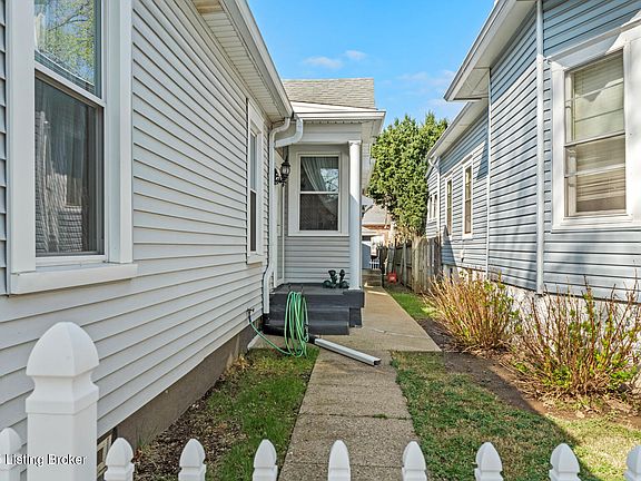5th image of 1905 Woodbourne Ave