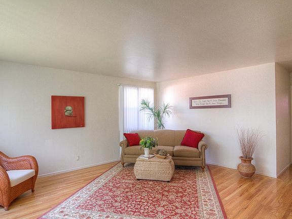 3rd image of 973 Amador Ave