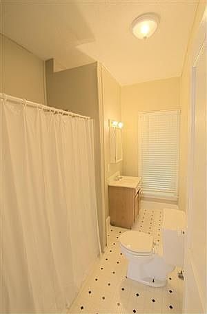 1st image of 622 Fairview Ave NE #4