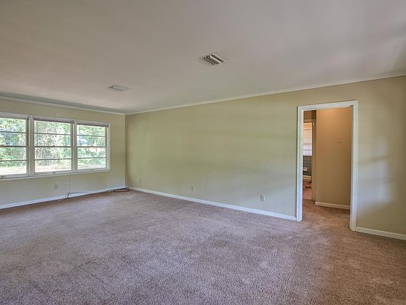 3rd image of 2215 Jerry Jones Dr