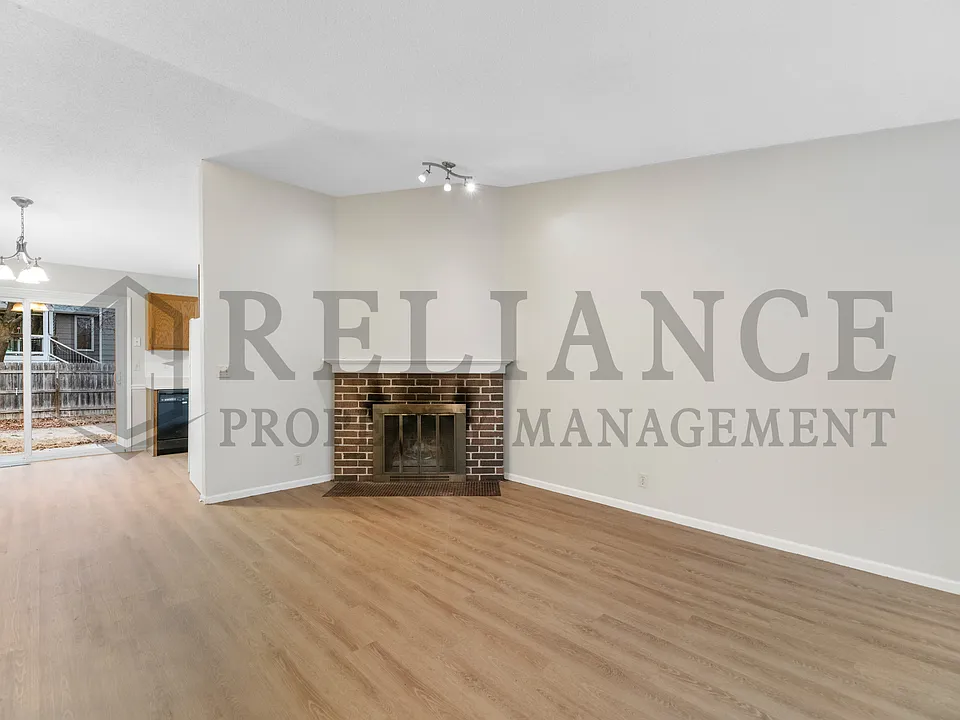 141 S Lark St