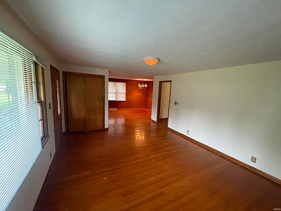 5th image of 2513 E 8th St