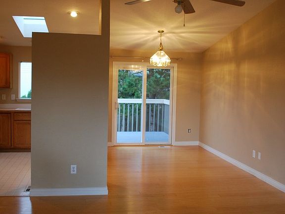 3rd image of 8523 13th Pl NE