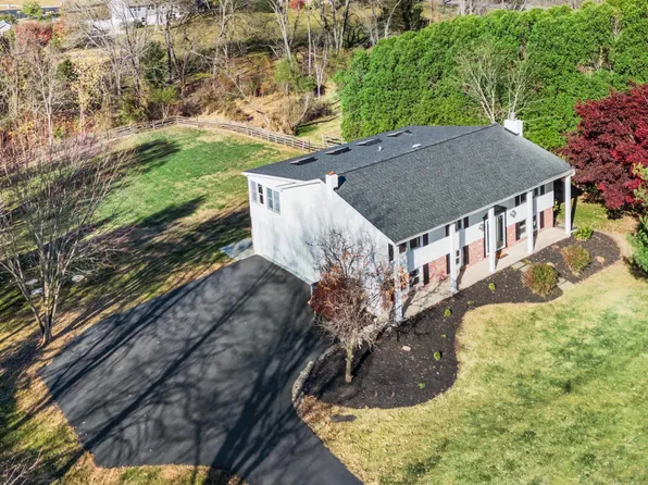 609 W Pleasant Grove Rd, West Chester, PA 19382