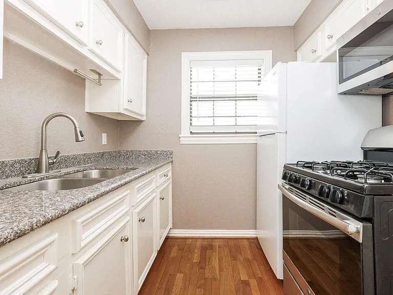 2919 Wentworth St #C — Photo 7