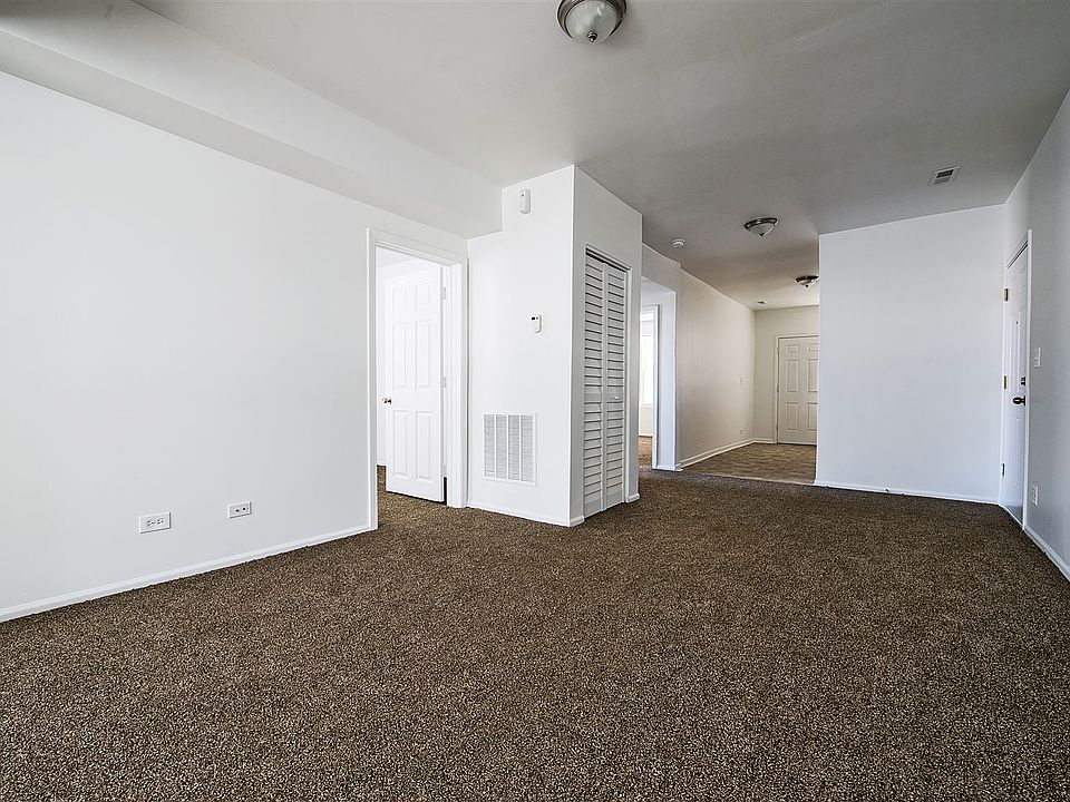 6715 S Dorchester Apartments Chicago Living Room_4