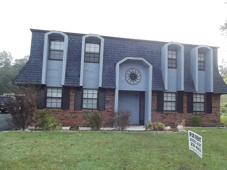 186 Liberty Dr — Photo 3