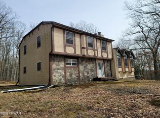 133 Portage Ln, Hawley, PA 18428