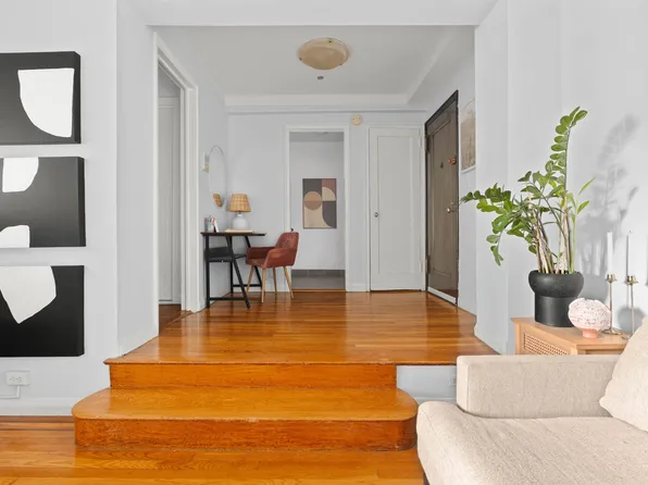 200 West 20th Street 1002 image 2 of 7