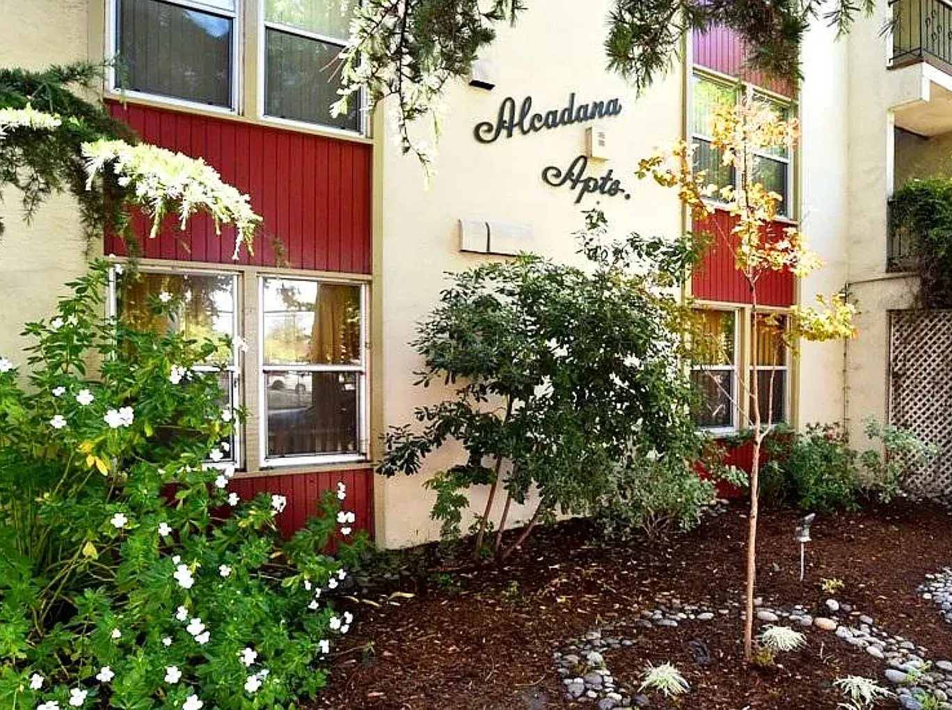 Alcadana Apartments — Photo 2