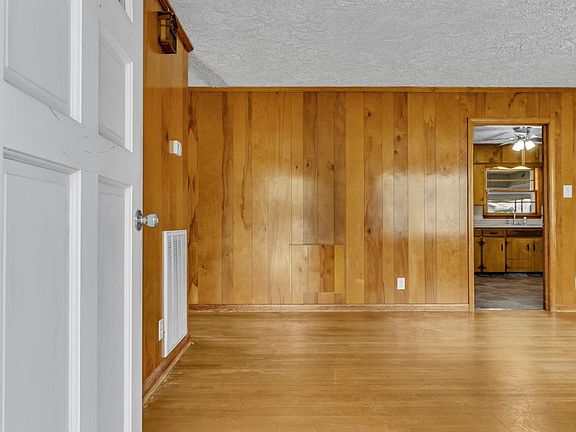4th image of 34 Horseshoe Bend Ln
