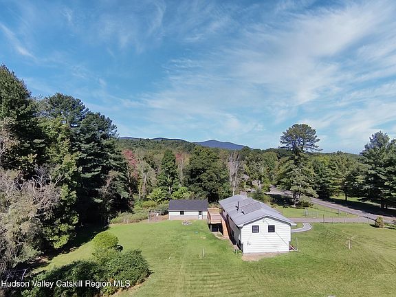 4th image of 817 Samsonville Road