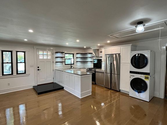 3rd image of 1296 N Mentor Ave