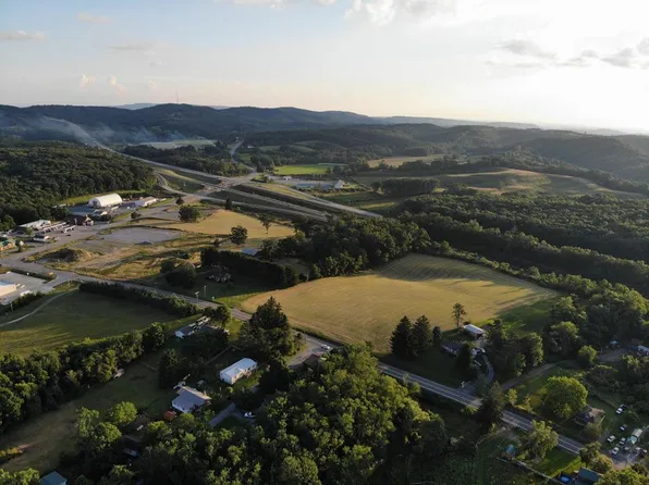 3208 Flat Top Rd, Ghent, WV 25843