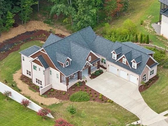 2nd image of 717 Pembridge Cir NW