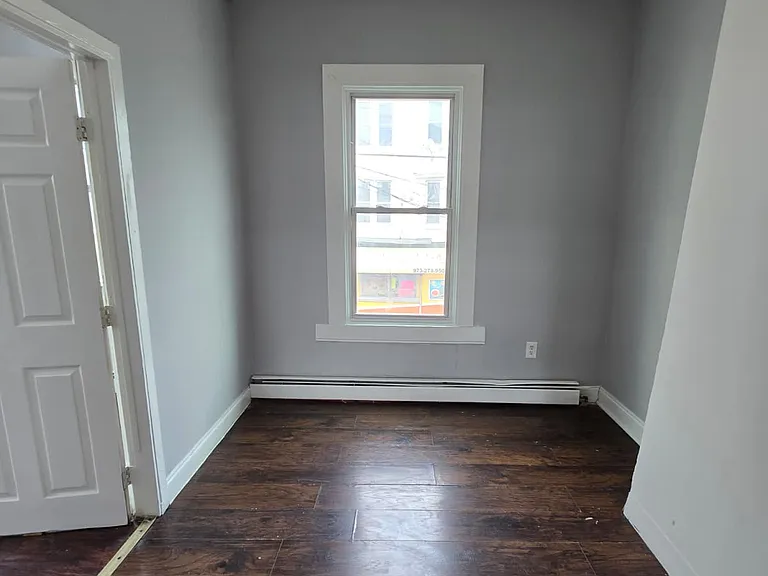 122 16th Ave #2R — Photo 8