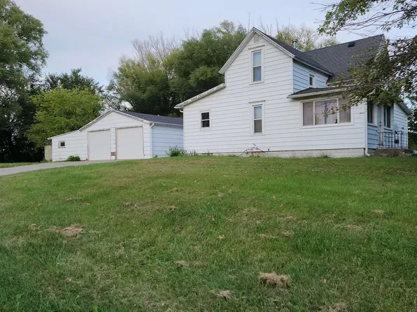 583 Ewart Rd, Grinnell, IA 50112
