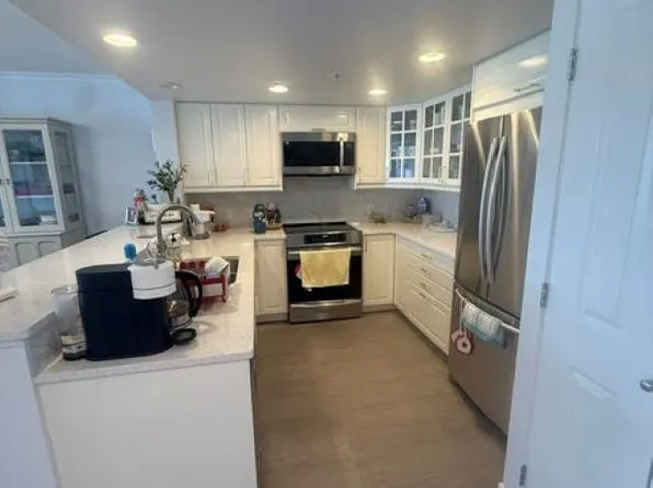 295 Guildford Way #1807, Pt Moody, BC V3H 5N3