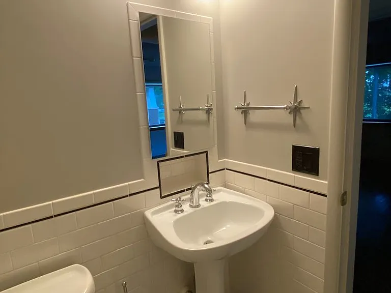 415 N Dunn St — Photo 7