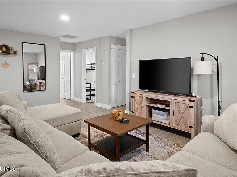 1211 W Palomino Dr — Photo 10