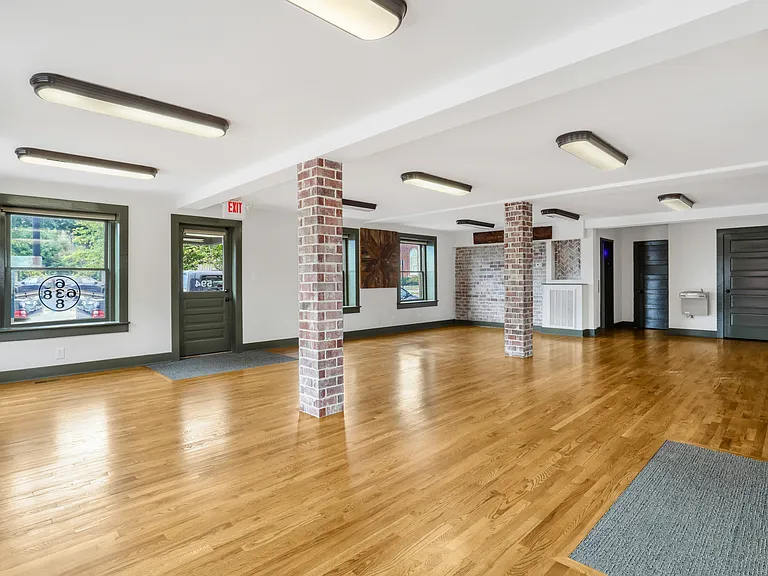594 Locust Street125 West 6th Ave — Photo 9
