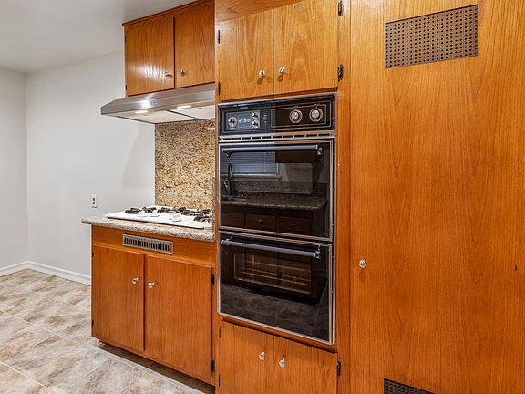 5th image of 8868 Hoffman St