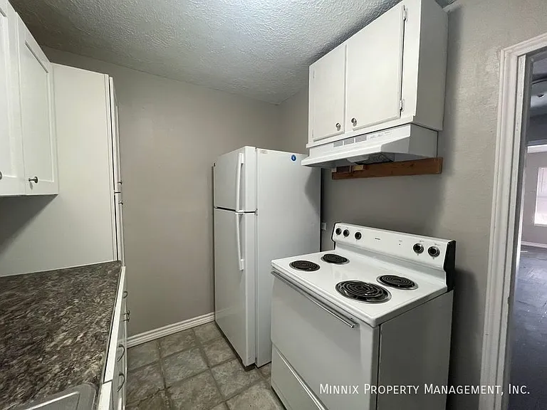 202 S Virginia St — Photo 12