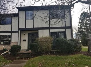 16295 Heather Ln #E2, Middleburg Heights, OH 44130
