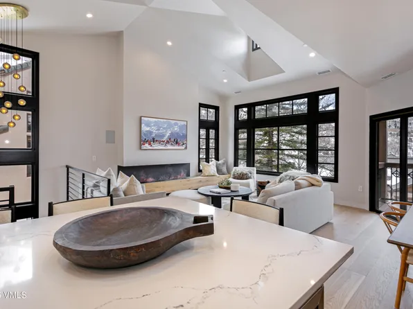 17 Meadow Ct APT E-1, Beaver Creek, CO 81620