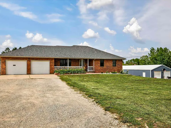 13190 262nd Rd, Holton, KS 66436