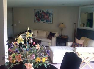 324 Oak Meadow Ct APT B2, Schaumburg, IL 60193