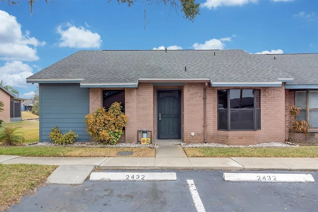 3 bed, 2.0 bath, 1126 sqft, $2,000 — Photo 1