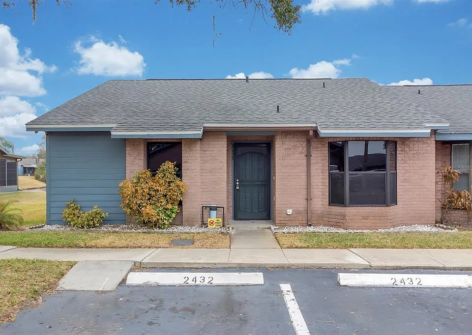 2432 King Oak Ct