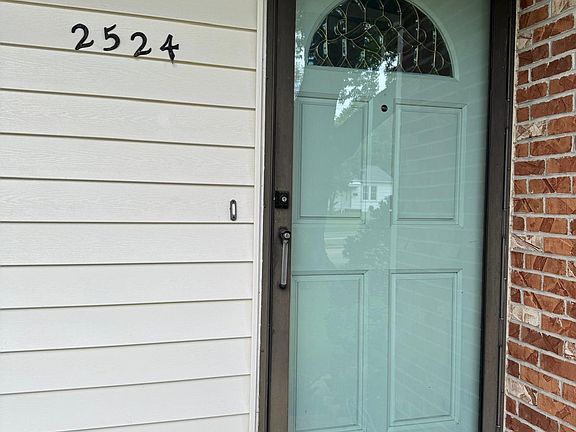 5th image of 2524 SE Indiana Ave