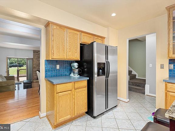 4th image of 33 Bernadotte Ct